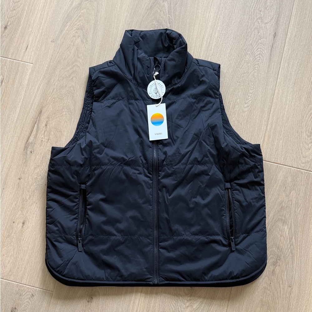 Vuori Canyon Insulated Vest in Black - Picture 5 of 5